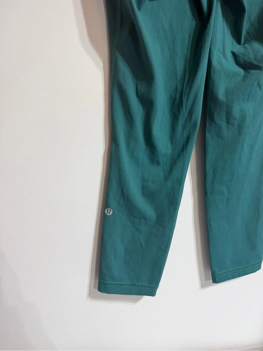 Lululemon Fast and Free Crop II 19" size 6 - Picture 4 of 6